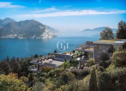 Penthouse for 745 000 euro by Lake Iseo, Italy