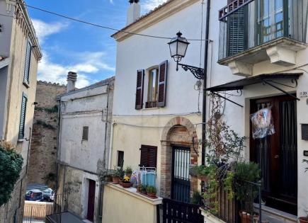 Townhouse for 80 000 euro in Citta Sant'Angelo, Italy