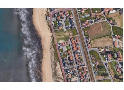 Grundstück für 350 000 euro in Vila Nova de Gaia, Portugal