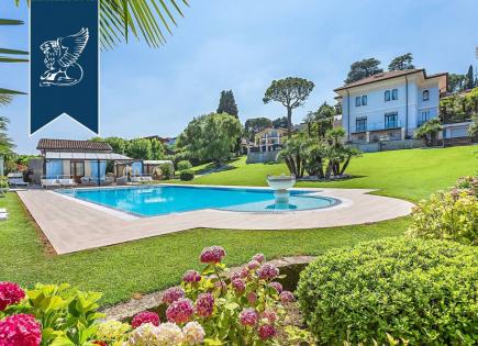 Villa in Desenzano del Garda, Italy (price on request)