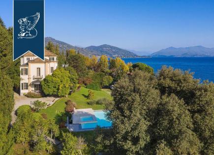 Villa for 4 800 000 euro in Meina, Italy