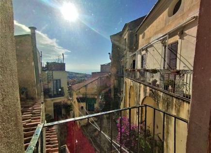 Townhouse for 49 000 euro in Scalea, Italy