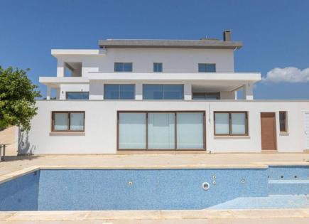 Villa for 2 690 000 euro in Paphos, Cyprus