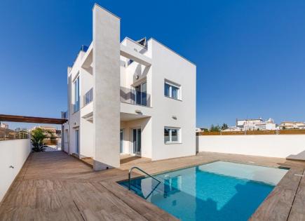 Villa for 590 000 euro in Torrevieja, Spain