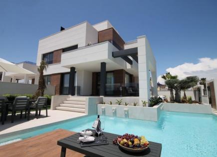 Villa for 445 000 euro in Torrevieja, Spain