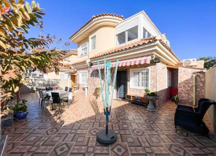 House for 325 000 euro in Punta Prima, Spain