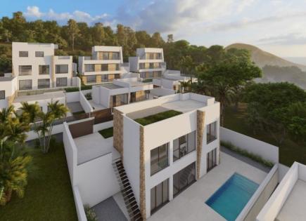 Villa for 595 000 euro in Finestrat, Spain
