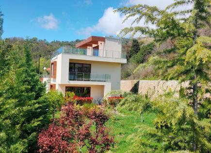 Villa for 525 000 euro in Dobra Voda, Montenegro