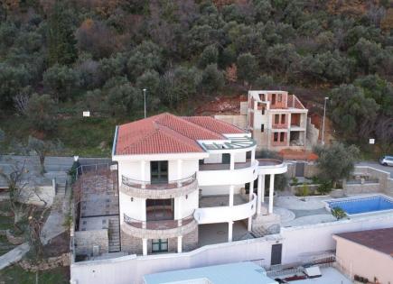 Villa for 1 200 000 euro in Petrovac, Montenegro