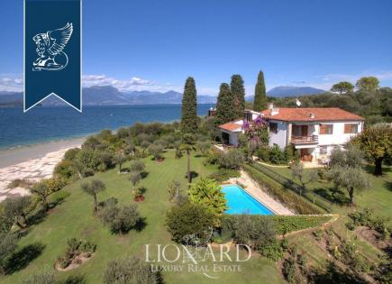 Villa in Sirmione, Italy (price on request)