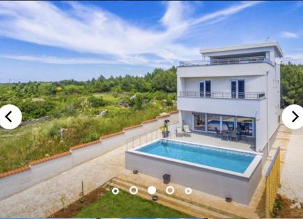 House for 1 300 000 euro in Medulin, Croatia