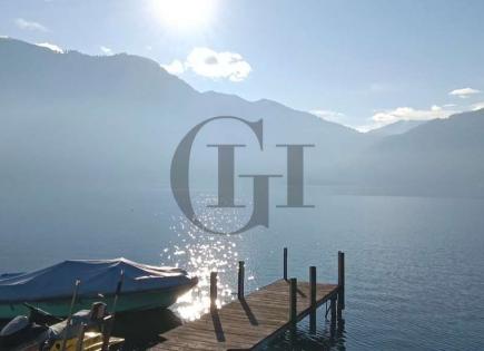 Villa for 1 700 000 euro in Lake Lugano, Italy