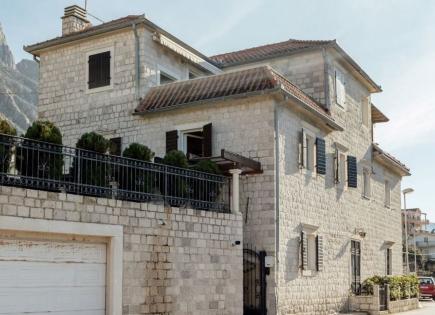Villa for 1 600 000 euro in Dobrota, Montenegro