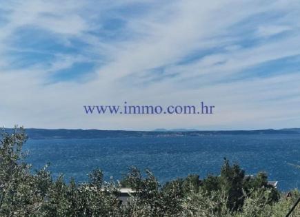 Land for 916 000 euro on Brac, Croatia