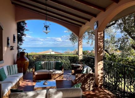 Villa pour 895 000 Euro à Silvi Marina, Italie