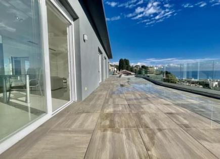 Penthouse for 1 190 000 euro in Roquebrune Cap Martin, France