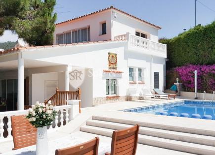 Villa for 798 500 euro in Lloret de Mar, Spain
