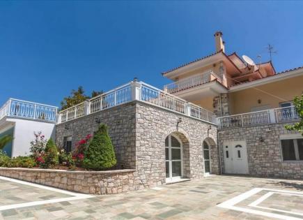 Maisonette for 1 700 000 euro in Agios Stefanos, Greece