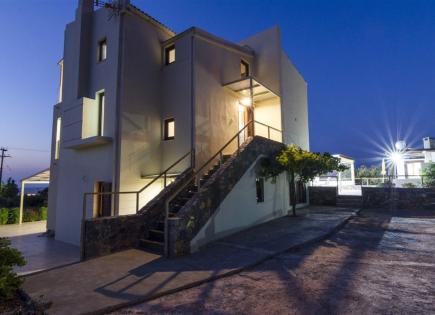 Villa for 1 600 000 euro in Anissaras, Greece