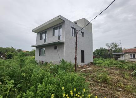 House for 99 999 euro per month in Polski Izvor, Bulgaria