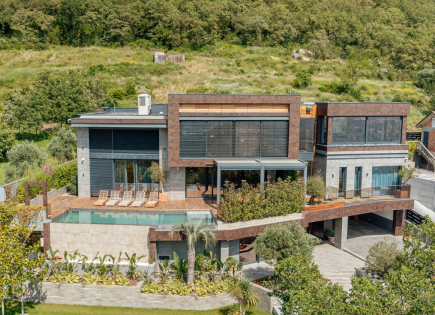 Villa for 2 800 000 euro in Kotor, Montenegro