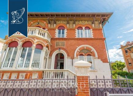 Villa for 4 500 000 euro in Massa, Italy