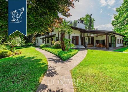 Villa in Lesmo, Italy (price on request)