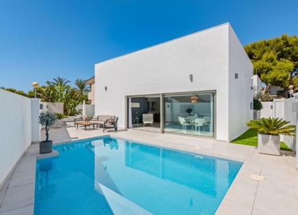 Villa for 850 000 euro in Punta Prima, Spain