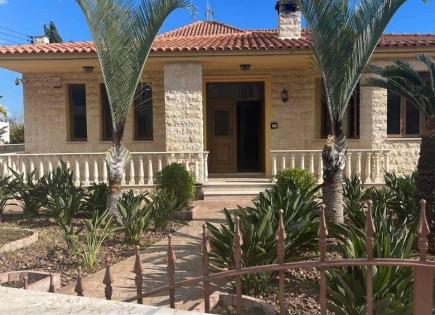Bungalow for 530 000 euro in Larnaca, Cyprus