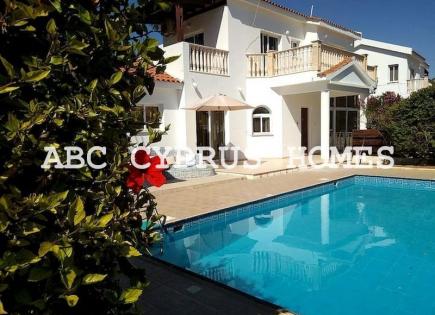 Villa for 550 000 euro in Coral Bay, Cyprus