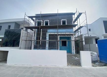 Casa adosada para 335 000 euro en Lárnaca, Chipre