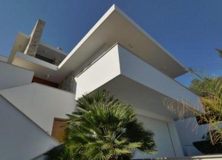 Villa for 1 100 000 euro in Larnaca, Cyprus
