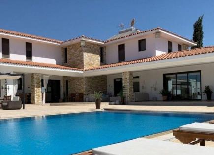 Villa for 1 750 000 euro in Larnaca, Cyprus