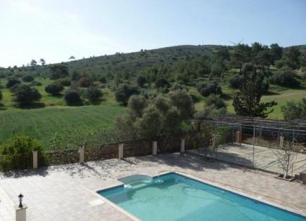 Villa for 980 000 euro in Larnaca, Cyprus