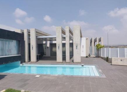Villa for 995 000 euro in Larnaca, Cyprus