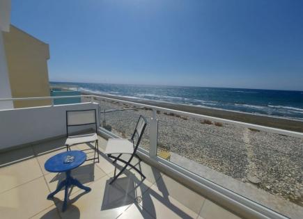 Villa for 850 000 euro in Larnaca, Cyprus