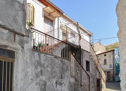 Apartment for 25 000 euro in Santa Maria del Cedro, Italy