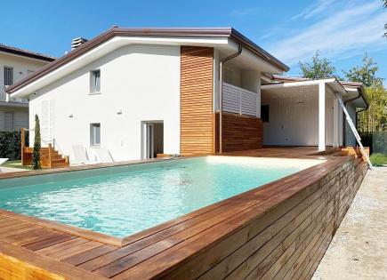 Villa for 2 800 000 euro in Forte dei Marmi, Italy
