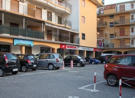 Tienda para 65 000 euro en Scalea, Italia