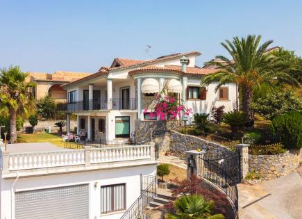 Villa for 700 000 euro in Scalea, Italy