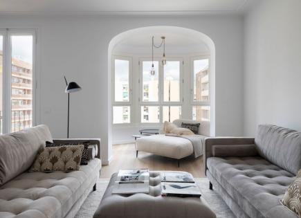 Flat for 884 000 euro in Eixample, Spain