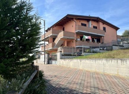 Townhouse for 158 000 euro in Citta Sant'Angelo, Italy