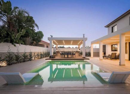 Villa for 585 000 euro in Larnaca, Cyprus