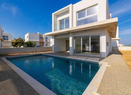 Villa for 495 000 euro in Famagusta, Cyprus