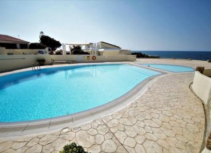 Bungalow for 450 000 euro in Paphos, Cyprus