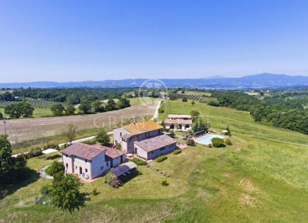 House for 1 185 000 euro in Montegabbione, Italy