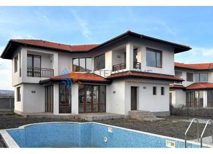 Casa adosada para 155 000 euro en Aheloy, Bulgaria