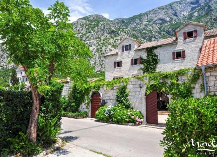 Villa für 2 300 000 euro in Kotor, Montenegro