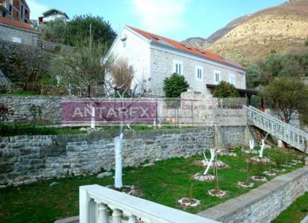 Villa for 650 000 euro in Kamenari, Montenegro