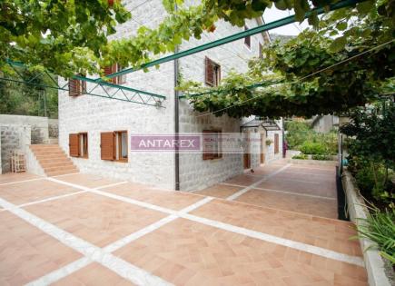 Villa for 700 000 euro in Morinj, Montenegro